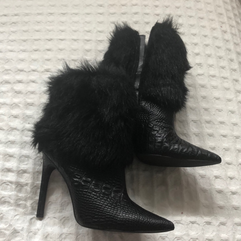 Final price drop!! Izabella rue booties
